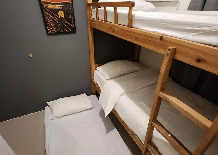 Apartment Homey 2br In Makati
